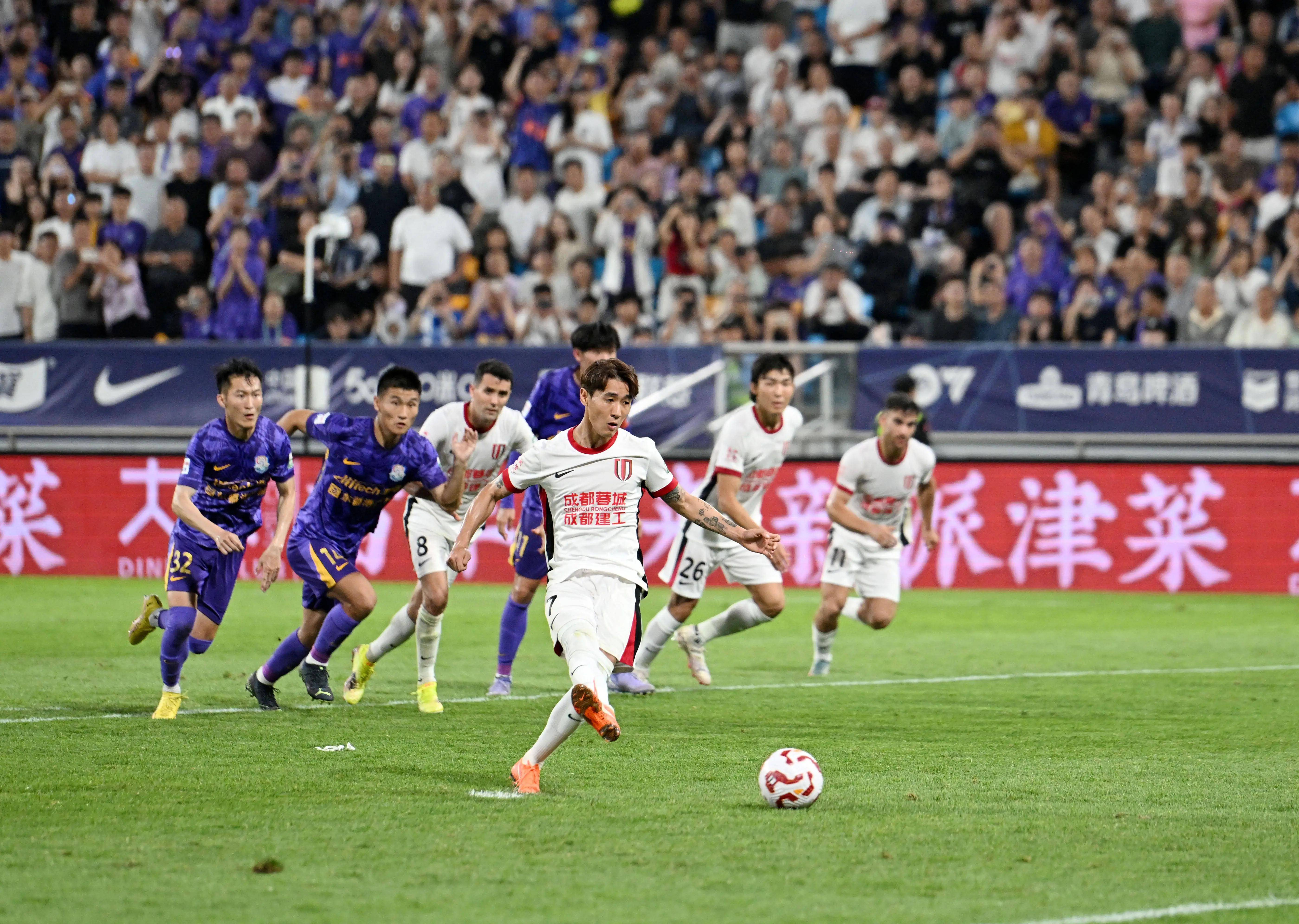 开云-关于加时末段足总杯焦点战，曼联官宣签约，更衣室稳定，赛程密集仍需轮换的信息